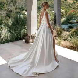 Simple Satin Wedding Dress Customized V Neck Sleeveless Pleat Slit Back Zipper Buttons A Line Bridal Gown Robe De Mariee