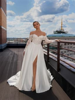 Customized Sweetheart Neckline Long Sleeves A-Line Wedding Dress Zipper Back Floor Length Side Slit Sweep Train Gown For Bride
