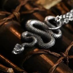 Retro Punk Turquoise Bull Head Pendant Necklace for Men Fashion Hip Hop Motorcycle Riding Trend Cool Personalized Jewelry