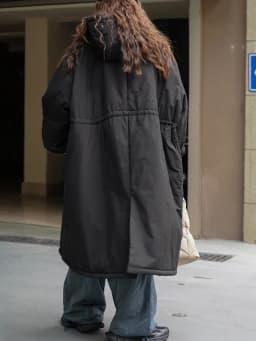 [EAM] Black Big Size Long Cotton-padded Coat Long Sleeve Loose Fit Women Parkas Fashion Tide New Autumn Winter 2026 1DH2804