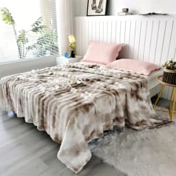 Luxury Thick Plush Faux Rabbit Fur Throw Blanket Ultra-Plush Cozy Soft Decorative Blanket Use for Couch Bed Travel