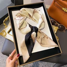 Elegant 27.56inch Floral Print 70cm Square Beach Satin Scarf Casual Elegant Thin Breathable Neck Women Head Wrap Hair Scarves