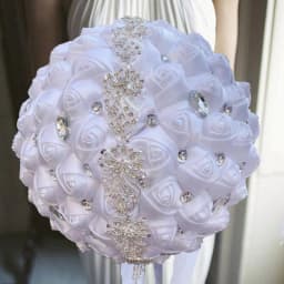 17design New White Wedding Bride Holding Flowers Artificial Bouquet Ribbon Rhinestone Pearl Bouquet Decoration Bride Groom Dance