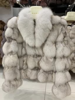 Women's Short Real Fox Fur Winter Jacket Thick Warm Natural Coat Fashion Outerwear for Cold Weather
