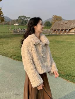 Premium Short Fur Jacket Women's Thickened Plush Outerwear Autumn Winter New Style Brand Button Design Straight Cut Long Sleeve