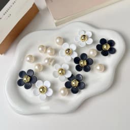 Shoe Charms for Clogs Silver Color DIY Accessories Cute & Edgy Butterfly Pearl Chains Flower Animals Decor Fashion For Sandals