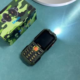 YEEMI Q5 4G Button Phone 2.4inches Dual SIM Card HD Call Camera FM LED Flashlight LTE Type-C Triple-proof Outdoor Mobile Phone