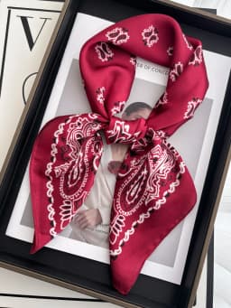 Vintage Chain Print Satin Square Scarf Soft Lightweight Women’s Fashion Accessory for Hair Neck Shawl Elegant Hair Scarf