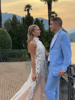 Tokyo Customized White Halter Neckline Wedding Dresses Sleeveless Backless Flower Bridal Gown Elegant Court Train Wedding Gown