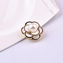 High-grade Camellia Flower Magnet Brooch Pearl Strong Metal Plating Magnetic No Hole Pin Brooches for Women Clothing Accessories