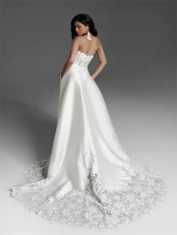 Customized Strapless Sweetheart Neckline A-Line Satin Wedding Dress Elegant Zipper Back Floor Length Sweep Train Gown For Bride