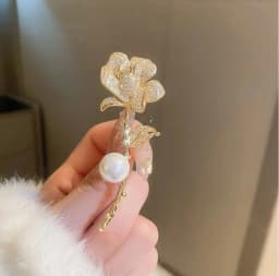 Green Red Crystal Rhinestone Four-Leaf Clover Flower Brooches Lapel Pins Jewelry Clothing Accessories Brooch for Women 2024
