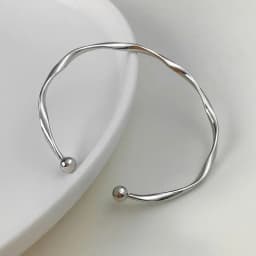 Silver Color Twisted Wave Bracelets Bangles for Women Hand Jewelry New Fashion Cuff Bangles Girl Simple Accessories Pulseras