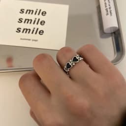 Vintage Unique Heart Motif Ring Texture Hollowed-Out Rings for Women Silver Color Temperament Jewelry Gift Daily Wear