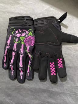 Winter fleece-lined waterproof skull New 2-color Ghost Claw Riding Outdoor Sports Personalized Touchscreen Gloves