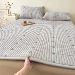 Spring Autumn Comfortable Durable Mattress Toppers Soft Breathable Soybean Fiber Filling Bed Pads Keep Warm Quilted Mattress Pad