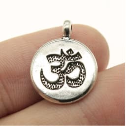 10pcs Charms Yoga Om Pendants Making DIY Handmade Tibetan Silver Color Vintage Antique Bronze Color Jewelry Making Finding