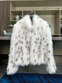 2026 Winter New Fur Strip Sewed Together Short Style Thin Raccoon Fur Fox Fur Coat Young Women's Coat
