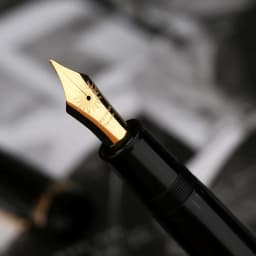 MAJOHN Final Craftsman P141 Pen Metal Copper Piston Ink Absorption 8 # 40 Sun Tip, Dual Color Pen Tip Lightweight Resin Pen Body