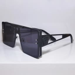 New Stylish Sunglasses with Oversized Frames, Trendy Metal Design, Perfect for Fashion Shows and Cool Street Style