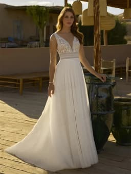 Cusotmized Lace Boho Wedding Dress V Neck Sleeveless Bohemian Beach Long Bride Dresses Zipper Closure Bridal Gown
