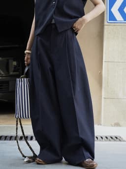 [EAM] High Waist Navy Blue Pleated Brief Long Casual Wide Leg Pants New Trousers Women Fashion Tide Spring Autumn 2026 1DJ3459