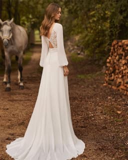 Customized Elegant White Chiffon Wedding Dress with O-Neck Long Sleeves Sexy Court Train Backless Special Occasion Gowns