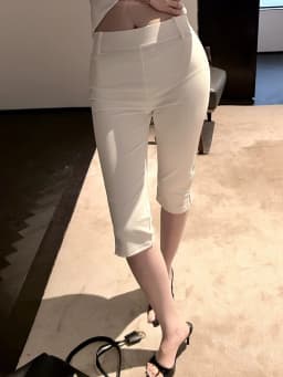 Women's Skinny Capri Pants With Side Split