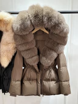 2026 New Winter Real Natural Fox Fur Collar Thick Wam Puffer Jacket Women Hooded Belt Slim White Duck Down Coat Waterproof Parka