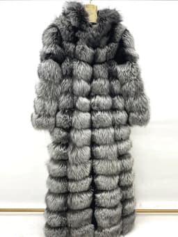 Winter Women Real Fox Fur Coat Thick Warm Full Sleeves Hooded High Quality Natural Fur Fashion Overcoat Customizable Size