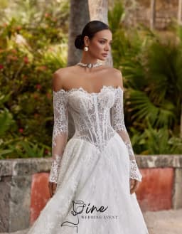 Oine Bohemian Off Shoulder A Line Lace Appliques Wedding Dress Long Sleeves Exquisite Vestidos De Novia Sweep Train Customized