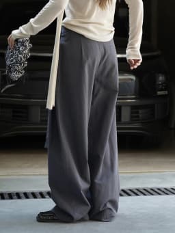 [EAM] High Waist Army Green Irregular Pleated Long Wide Leg Pants New Trousers Women Fashion Tide Spring Autumn 2026 1DJ4101