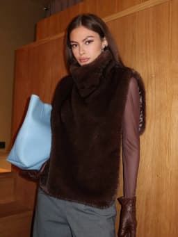 Women Solid Stand Collar Faux Fur Vest Chic High Collar Sleeveless Loose Short Waistcoat Casual 2025 Lady Daily New Street Vests