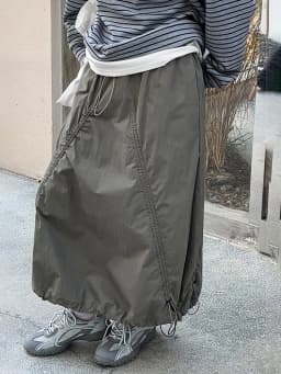 [EAM] High Elastic Waist White Drawstring Irregular Casual Half-body Skirt Women Fashion Tide New Spring Autumn 2026 1DH9428