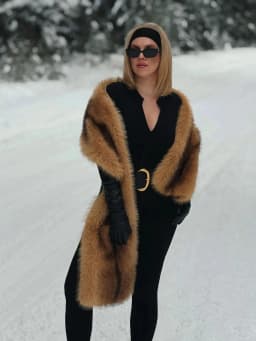 LIMO Thick Fluffy Faux Fox Fur Scarf Large Plush Fur Wrap Winter Warm Shawl with Pockets