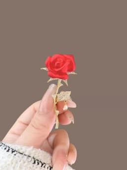Delicate Green Crystal Lucky Four Leaf Clover Brooches for Women Retro Emerald Heart Lapel Pin Female Wedding Clothing Jewelry