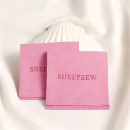 50pcs SHEEPSEW Microfiber Jewellery Envelope Pouches Custom Deboss Logo Multi Colors Jewelry Packaging Bag For Bridesmaid