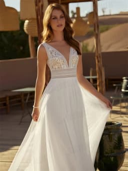 Cusotmized Lace Boho Wedding Dress V Neck Sleeveless Bohemian Beach Long Bride Dresses Zipper Closure Bridal Gown