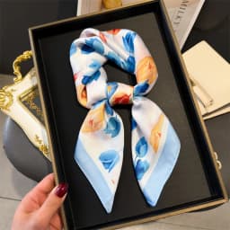 2024 Luxury Floral Print 70cm Square Silk Scarf Women Designer Scarves Bandana Foulard Shawl Hijab Echarpe Hairband Tie Ribbon