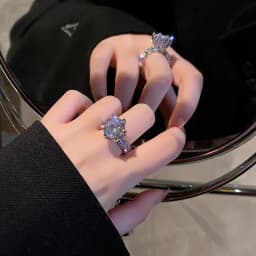 Vintage Unique Heart Motif Ring Texture Hollowed-Out Rings for Women Silver Color Temperament Jewelry Gift Daily Wear