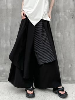 [EAM] High Elastic Waist Black Striped Irregular Wide Leg Pants New Loose Fit Trousers Women Fashion Spring Autumn 2026 1DF7892