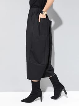 [EAM] High Elastic Waist Black Brief Pocket Wide Leg Calf-Length Pants New Trousers Women Fashion Spring Autumn 2026 1DJ1789