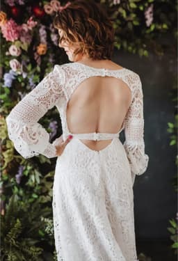 Boho Long Sleeve Lace Bohemian Wedding Dress Deep V Open Back Bridal Gown Scalloped Train Country Rustic Outdoor Dresses