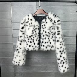 [EAM] Pattern Short Elegant Faux Fur Jacket New Round Neck Long Sleeve Women Coat Fashion Tide Autumn Winter 2026 CPG6814