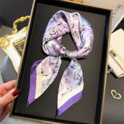 2024 Luxury Floral Print 70cm Square Silk Scarf Women Designer Scarves Bandana Foulard Shawl Hijab Echarpe Hairband Tie Ribbon