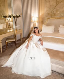 LORIE 3D Flower Shiny Wedding Dresses Off Shoulder Appliques Lace Bridal Gowns Princess Pleats Beach Wedding Dress customized