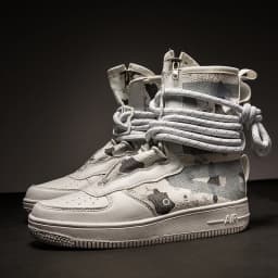Unisex High-Top Chunky Sole Platform Boots - Winter Couple Shoes in Black and White
