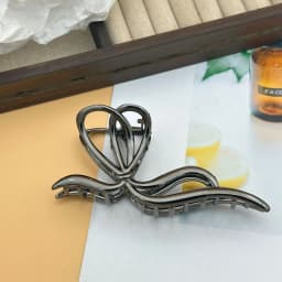 Retro Y2K Skull shaped Hair Claw Clip - Solid Color Hair Claw Clip Women's ponytail stabilizer Halloween accessory for daily use
