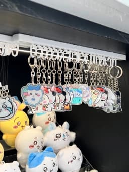 Modern Minimalist Acrylic Keychain Storage Slide Track Wall Mounted Display Holder Organizer for Dormitory Jewelry Box