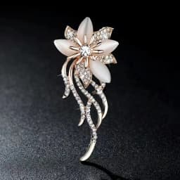 Delicate Green Crystal Lucky Four Leaf Clover Brooches for Women Retro Emerald Heart Lapel Pin Female Wedding Clothing Jewelry